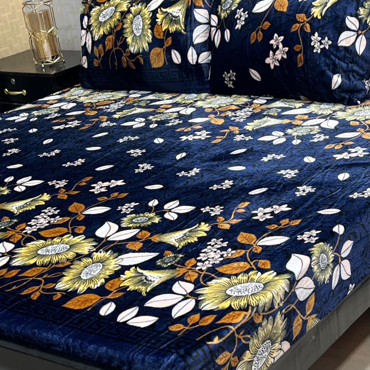 Luxury Soft Fleece Bedsheet Set – Midnight Floral Blue